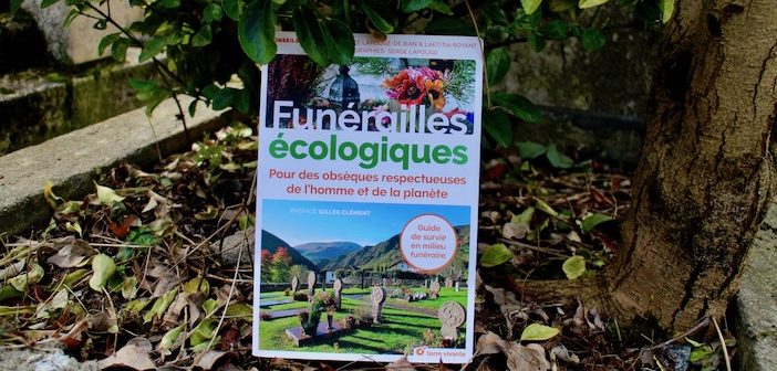 La couverture du livre Funérailles écologiques, pour des obseques respectueuses de l'homme et de la planète
